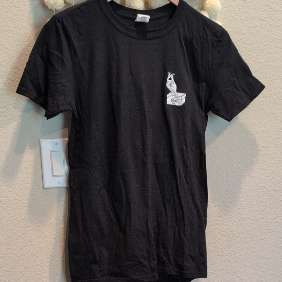 Gildan Black Short Sleeve Tee with Intricate White Graphic - Picture 4 of 6